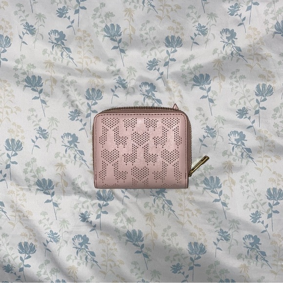 Fossil Pink Bi-Fold Wallet - Picture 1 of 4